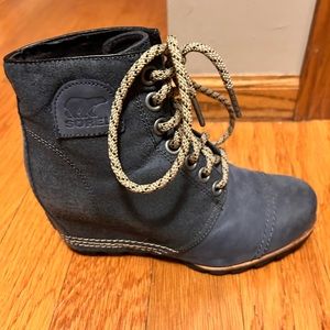 Sorel navy blue PDX Wedge Womens Boots waterproof Size 7.5- gently used